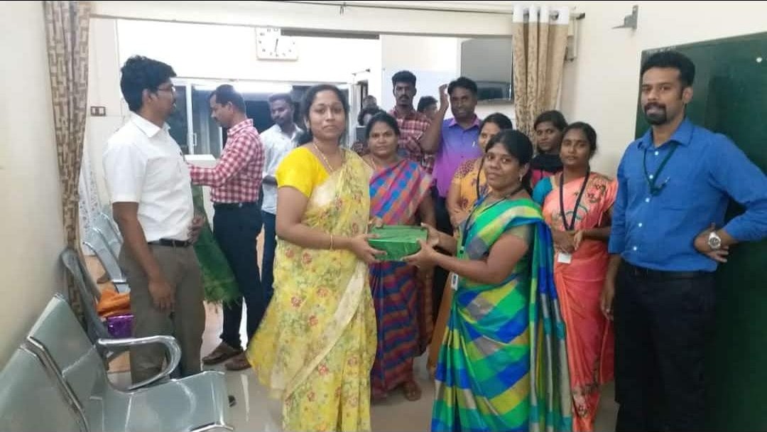 Dr Shankari and Dr Rajkumar with Team